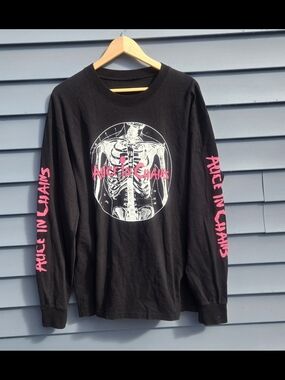 Vintagr Alice In Chains Black Long Sleeve Band Tee with Pink Logo. XL